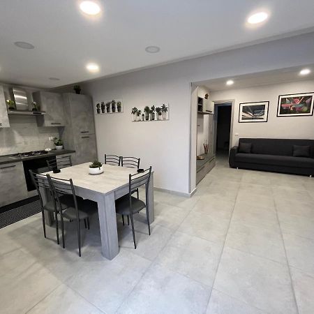 Baciati Dal Sole Apartment Катания Екстериор снимка