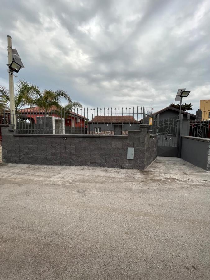 Baciati Dal Sole Apartment Катания Екстериор снимка