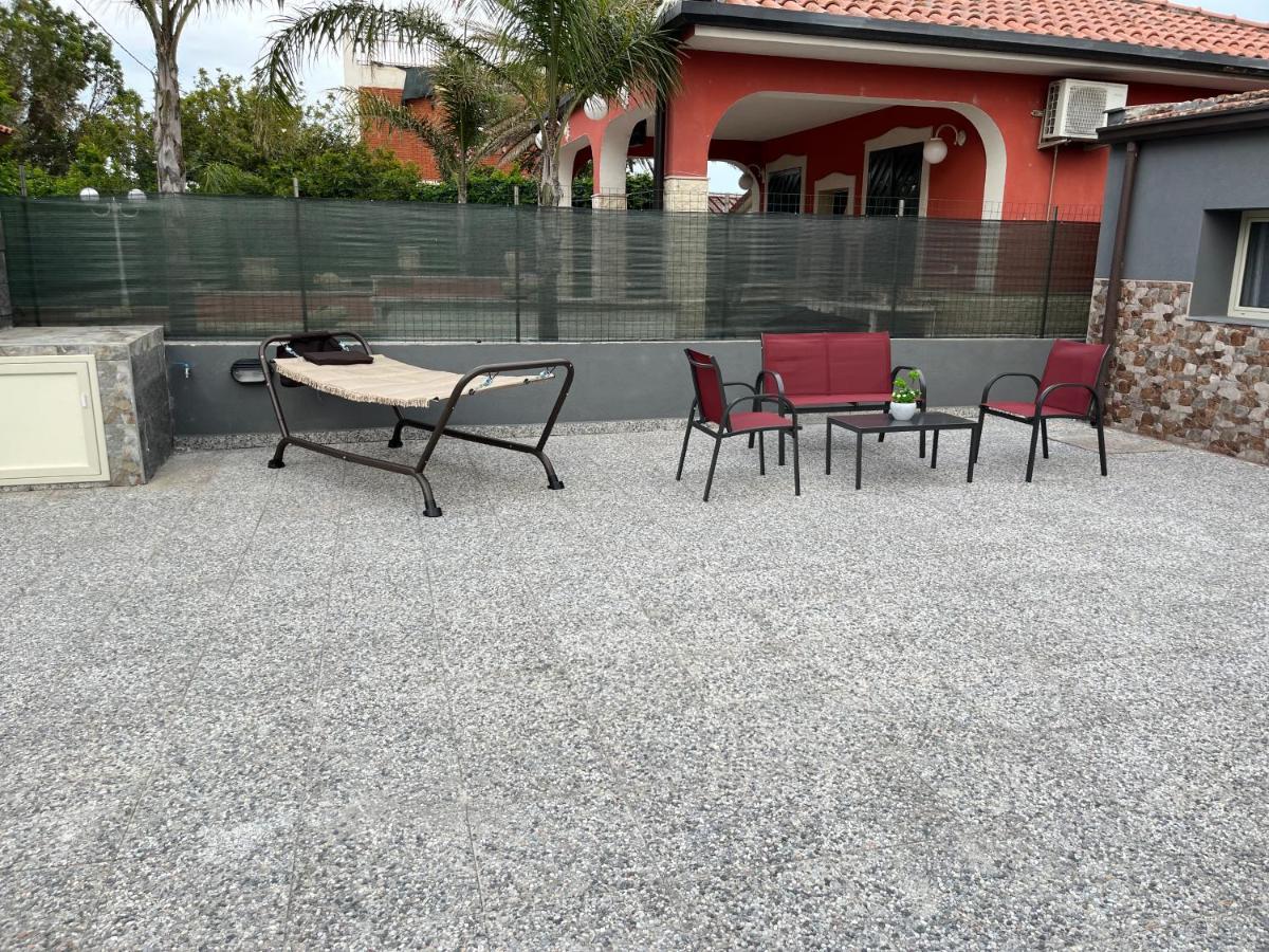 Baciati Dal Sole Apartment Катания Екстериор снимка