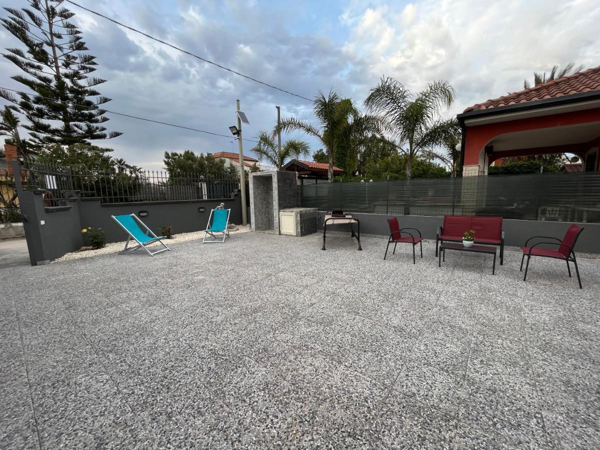 Baciati Dal Sole Apartment Катания Екстериор снимка